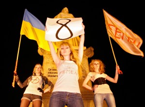 FEMEN_Calls_for_Sex-Boycott